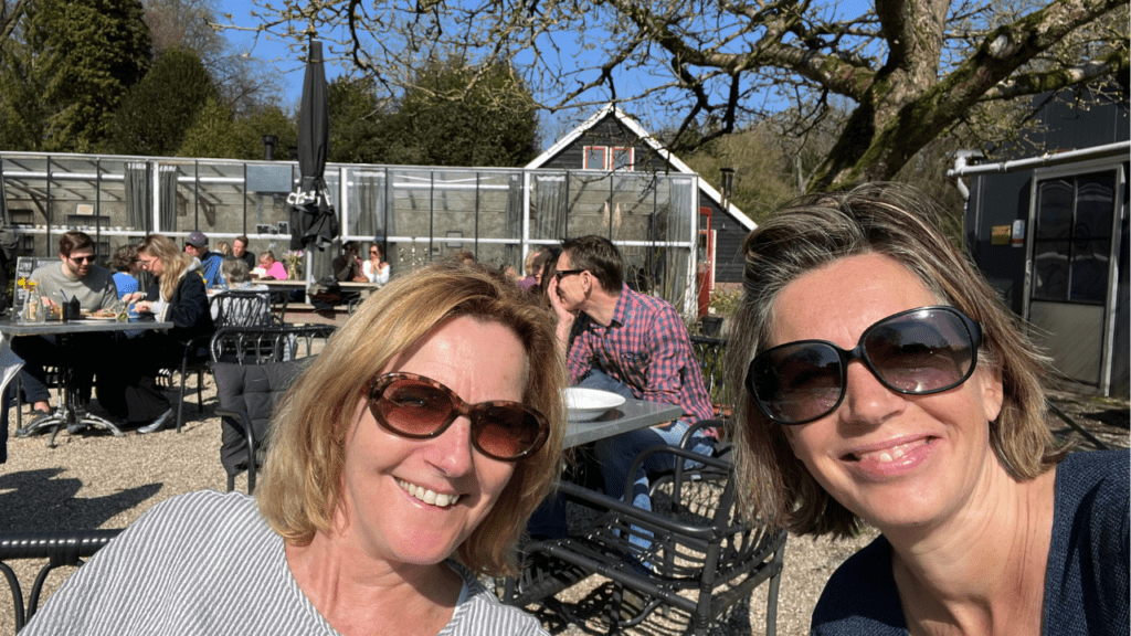 Voor de powervrouwen in de serre, Selfie, Paula & Carla
